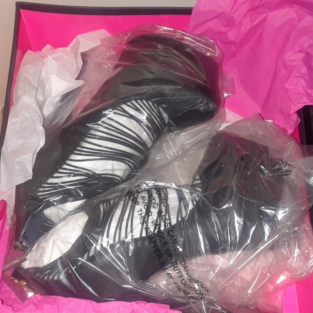 NEW London Trash Black Stilettos Heels Size 6.5 - Picture 4 of 4